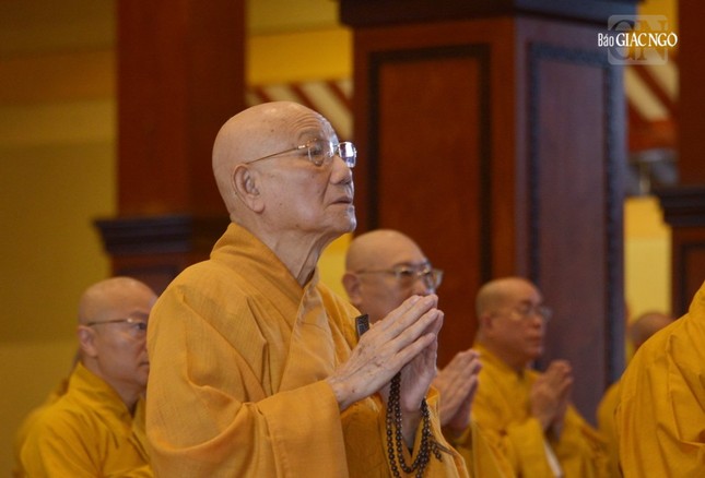 Chí thành đảnh lễ Tam bảo Chí thành đảnh lễ Tam bảo