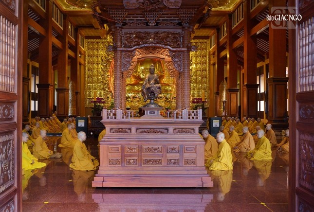 Chư Tăng vân tập định kỳ trong ngày trưởng tịnh Chư Tăng vân tập định kỳ trong ngày trưởng tịnh