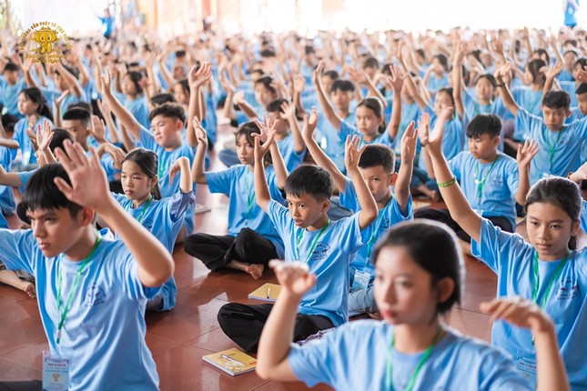 Các khóa sinh còn được tham gia các hoạt động vui chơi, sinh hoạt tập thể Các khóa sinh còn được tham gia các hoạt động vui chơi, sinh hoạt tập thể