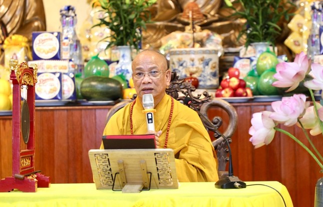 Hòa thượng Đường chủ trường hạ khuyến tấn chư hành giả Tăng - Ni