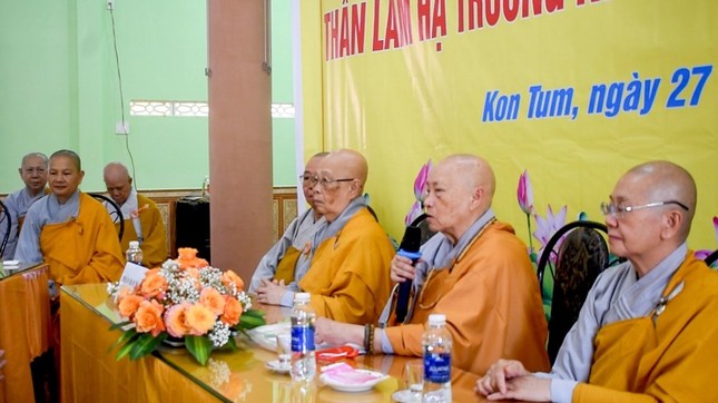 Ni trưởng Thích nữ Như Như, trưởng đoàn cũng có lời sách tấn đến hành giả Ni