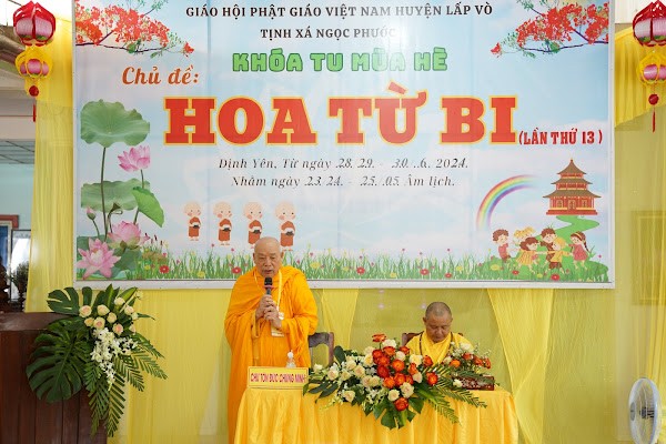 Thượng tọa Thích Huệ Thủ huấn từ