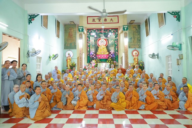 Chụp ảnh lưu niệm với hành giả chùa Bình Quang, tỉnh Phú Yên. Đoàn tiếp tục hành trình đến các tỉnh thành: Bình Định, Quảng Nam, Quảng Ngãi, TP.Đà Nẵng, Thừa Thiên Huế, Quảng Trị Chụp ảnh lưu niệm với hành giả chùa Bình Quang, tỉnh Phú Yên. Đoàn tiếp tục hành trình đến các tỉnh thành: Bình Định, Quảng Nam, Quảng Ngãi, TP.Đà Nẵng, Thừa Thiên Huế, Quảng Trị