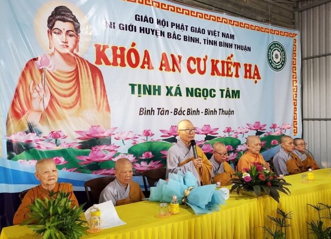 Ni trưởng Thích nữ Như Hải sách tấn hành giả Ni tại tịnh xá Ngọc Tâm