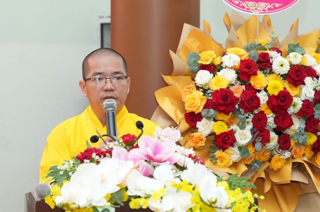 Đại đức Thích Quảng Tráng báo cáo tại hội nghị