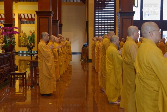 Chư tôn đức tham dự lễ Bố-tát