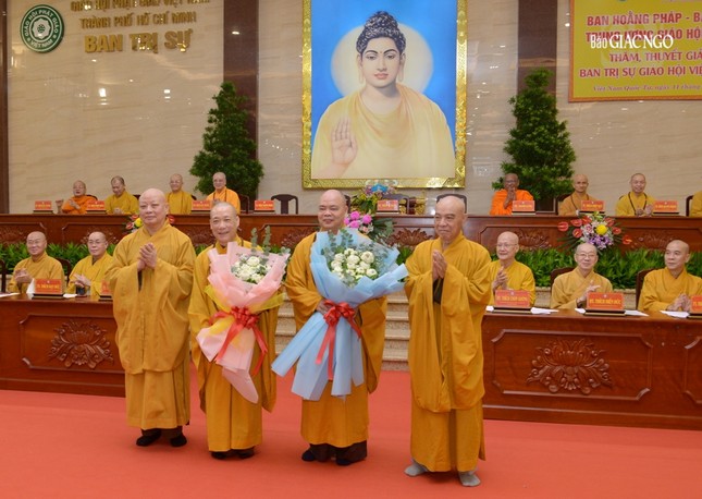 Hòa thượng Thích Lệ Trang, Hòa thượng Thích Nhựt Hỷ tặng hoa chúc mừng đến Hòa thượng Thích Bảo Nghiêm và Thượng tọa Thích Thanh Phong