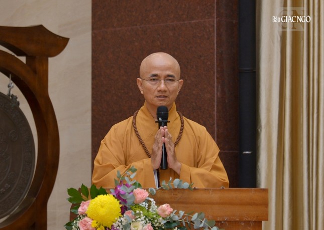 Thượng tọa Thích Thiện Quý báo cáo khóa An cư kiết hạ của Tăng Ni TP.HCM