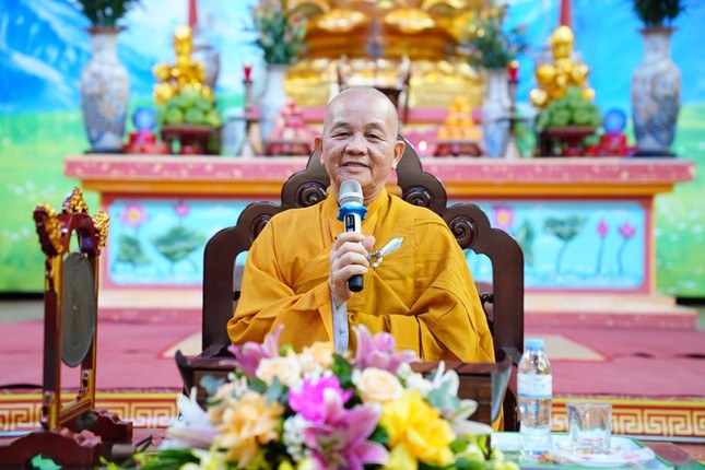 Hòa thượng Thích Minh Thiện thuyết giảng tại đạo tràng chùa Bằng