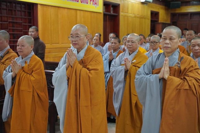 Ni trưởng Thích Đàm Lan có lời thăm hỏi, khánh tuế chư tôn giáo phẩm Tăng