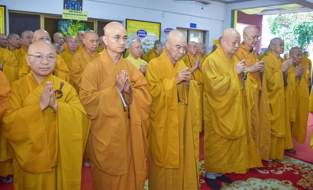 Chư tôn đức Ban Nghi lễ T.Ư, Ban Trị sự GHPGVN TP.HCM, các ban chuyên môn trực thuộc, Ban Trị sự TP.Thủ Đức, 21 quận huyện kính viếng Giác linh Hòa thượng tân viên tịch Chư tôn đức Ban Nghi lễ T.Ư, Ban Trị sự GHPGVN TP.HCM, các ban chuyên môn trực thuộc, Ban Trị sự TP.Thủ Đức, 21 quận huyện kính viếng Giác linh Hòa thượng tân viên tịch