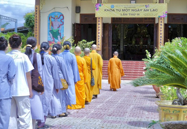 Tu sinh thiền hành niệm Phật