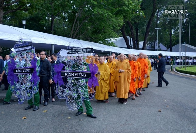 Đoàn chư tôn đức Giáo hội Phật giáo Việt Nam viếng tang tại Hội trường Thống Nhất, TP.HCM - Ảnh: Bảo Toàn Đoàn chư tôn đức Giáo hội Phật giáo Việt Nam viếng tang tại Hội trường Thống Nhất, TP.HCM - Ảnh: Bảo Toàn