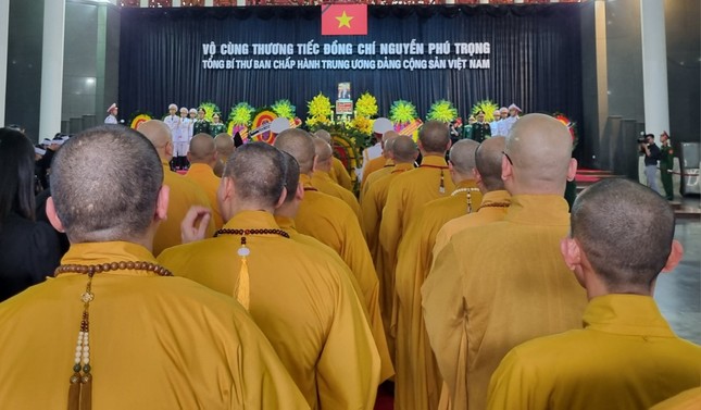 Phái đoàn T.Ư GHPGVN viếng tang Tổng Bí thư Nguyễn Phú Trọng tại Nhà tang lễ Quốc gia - Ảnh Cẩm Vân Phái đoàn T.Ư GHPGVN viếng tang Tổng Bí thư Nguyễn Phú Trọng tại Nhà tang lễ Quốc gia - Ảnh Cẩm Vân