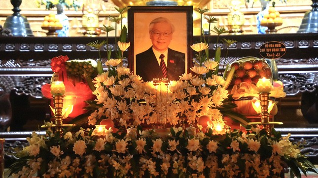 Bàn thờ, di ảnh Tổng Bí thư Nguyễn Phú Trọng tại chùa Pháp Hoa Bàn thờ, di ảnh Tổng Bí thư Nguyễn Phú Trọng tại chùa Pháp Hoa
