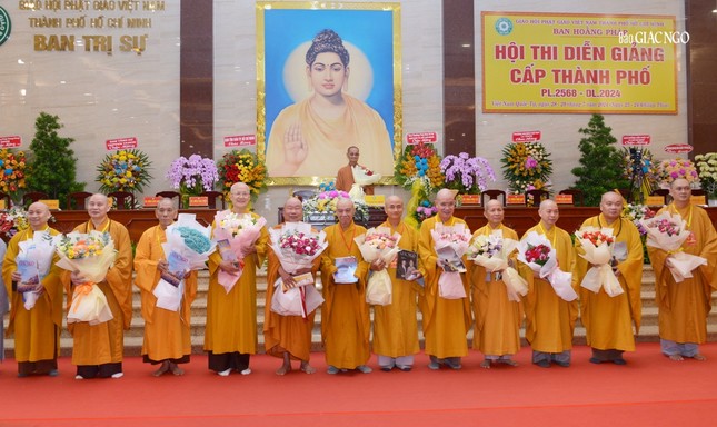 Chư tôn đức Ban Giám khảo hội thi