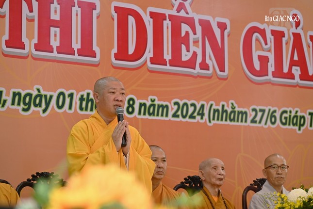 Thượng tọa Thích Thiện Thuận phát biểu khai mạc hội thi Thượng tọa Thích Thiện Thuận phát biểu khai mạc hội thi