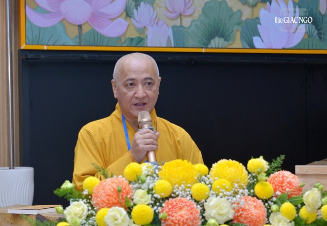 Hòa thượng Thích Huệ Thông báo cáo chuyên đề tại hội nghị Hòa thượng Thích Huệ Thông báo cáo chuyên đề tại hội nghị