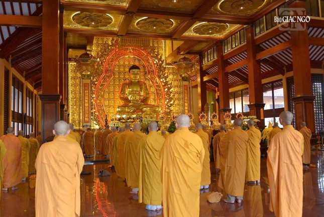 Mỗi kỳ Bố-tát, thính giới nhắc nhở Tăng đoàn sống tỉnh thức, kết nối đạo mạch trong thanh tịnh Mỗi kỳ Bố-tát, thính giới nhắc nhở Tăng đoàn sống tỉnh thức, kết nối đạo mạch trong thanh tịnh