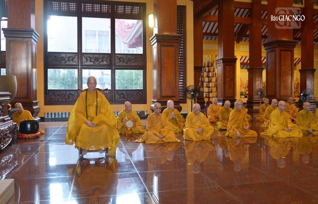 Đức Pháp chủ GHPGVN thính giới cùng đại chúng Đức Pháp chủ GHPGVN thính giới cùng đại chúng