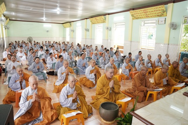 Đạo tràng thực hiện thời khóa tụng niệm Đạo tràng thực hiện thời khóa tụng niệm