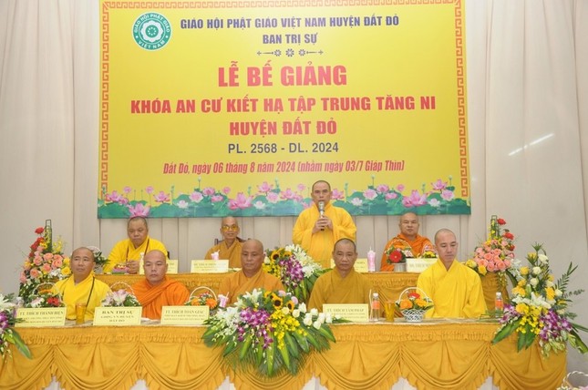 Thượng tọa Thích Nhuận Nghĩa ban đạo từ