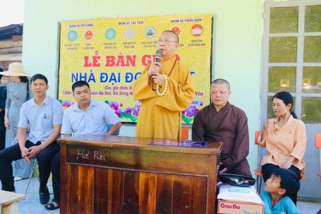 Thượng toạ trưởng Phân ban Phật tử dân tộc T.Ư chúc mừng hai gia đình Thượng toạ trưởng Phân ban Phật tử dân tộc T.Ư chúc mừng hai gia đình