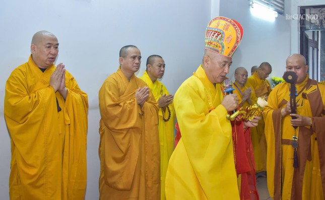 Hòa thượng Thích Huệ Thông cử hành nghi thức cung tiến Giác linh cố Hòa thượng Hòa thượng Thích Huệ Thông cử hành nghi thức cung tiến Giác linh cố Hòa thượng