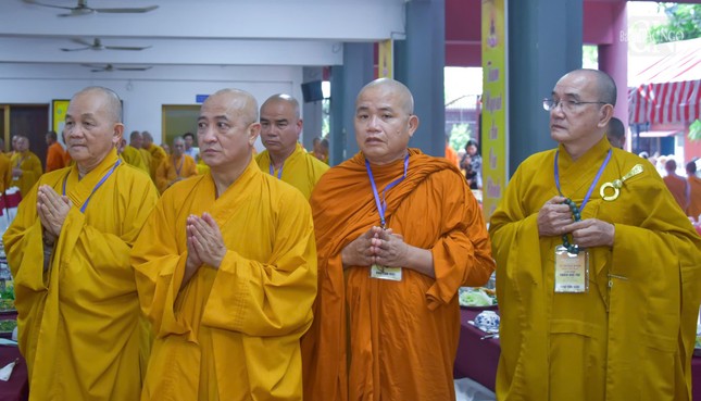 Chư tôn đức Ban Trị sự GHPGVN các tỉnh thành trong lễ tưởng niệm Chư tôn đức Ban Trị sự GHPGVN các tỉnh thành trong lễ tưởng niệm