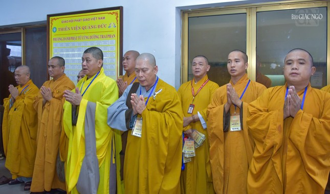 Đại diện môn đồ pháp quyến cố Hòa thượng Đại diện môn đồ pháp quyến cố Hòa thượng