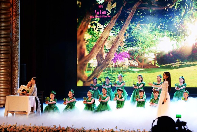 Nhiều tiết mục ý nghĩa trong mùa Vu lan - Báo hiếu Nhiều tiết mục ý nghĩa trong mùa Vu lan - Báo hiếu