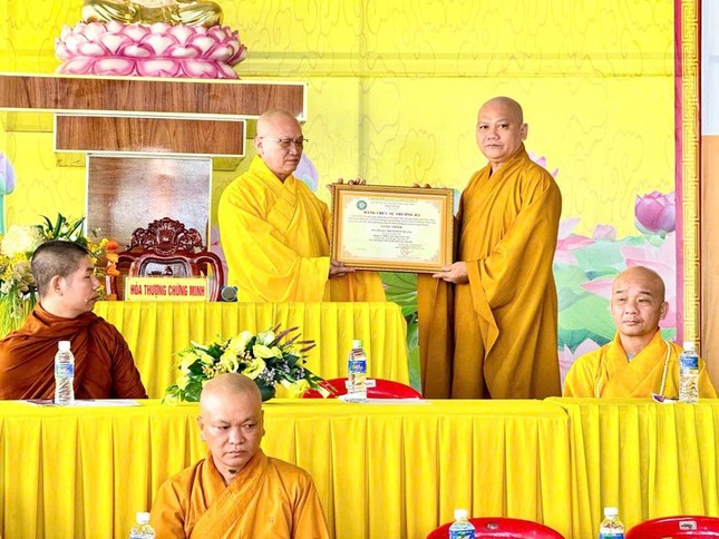 Ban Trị sự H.Long Thành đã tặng Bằng tuyên dương công đức