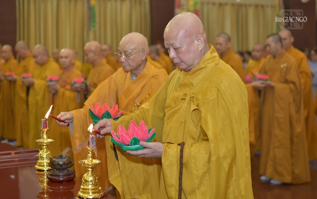 Trưởng lão Hòa thượng Thích Minh Thông và Hòa thượng Thích Lệ Trang tiếp đăng đến đại chúng