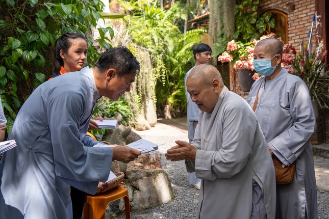 Trở thành truyền thống hàng năm, vào dịp Vu lan - Báo hiếu, Tập đoàn Kim Oanh và Quỹ Khởi Sự Từ Tâm tổ chức các chương trình thiện nguyện Trở thành truyền thống hàng năm, vào dịp Vu lan - Báo hiếu, Tập đoàn Kim Oanh và Quỹ Khởi Sự Từ Tâm tổ chức các chương trình thiện nguyện