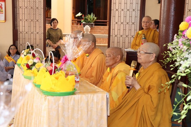 Ni trưởng Viên Liên ban đạo từ tán dương công đức đến chư Phật tử Ni trưởng Viên Liên ban đạo từ tán dương công đức đến chư Phật tử