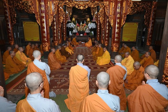 Chư Ni tác bạch Hòa thượng và Đại Tăng xin được Tự tứ Chư Ni tác bạch Hòa thượng và Đại Tăng xin được Tự tứ