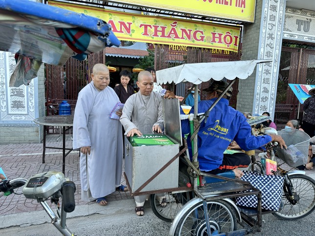 Trao quà chia sẻ đến người khuyết tật khó khăn trên địa bàn TP.Mỹ Tho