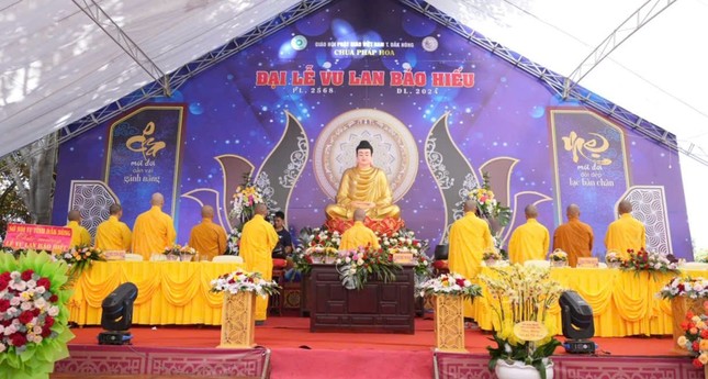 Chư tôn đức đảnh lễ Tam bảo Chư tôn đức đảnh lễ Tam bảo