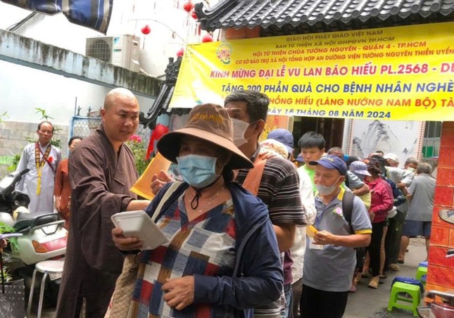 Hội từ thiện chùa Tường Nguyên tặng 200 phần quà đến bà con khiếm thị và bệnh nhân ung thư Hội từ thiện chùa Tường Nguyên tặng 200 phần quà đến bà con khiếm thị và bệnh nhân ung thư