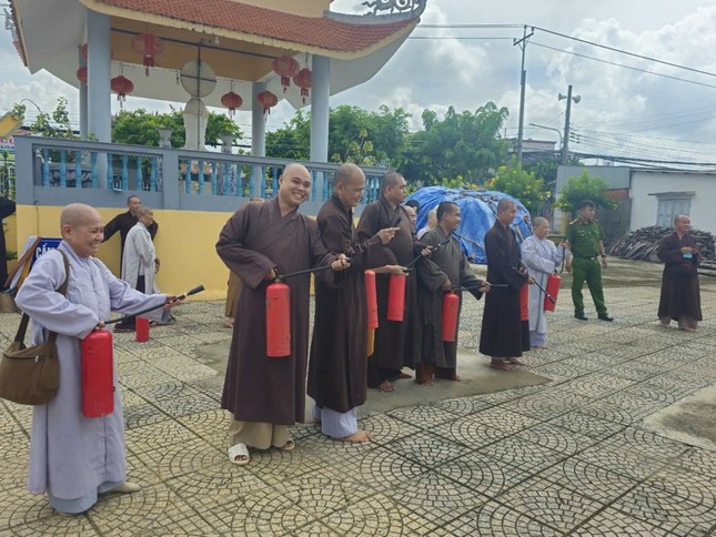 Tập sử dụng bình chữa cháy