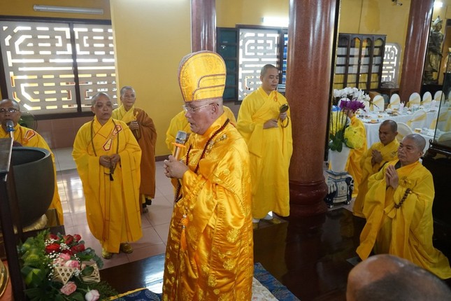 Trưởng lão Hòa thượng Thích Trí Viên cùng chư Thượng tọa, Đại đức Tăng cử hành nghi lễ cung tiến Giác linh Trưởng lão Hòa thượng Thích Trí Viên cùng chư Thượng tọa, Đại đức Tăng cử hành nghi lễ cung tiến Giác linh