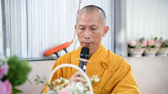 Thượng tọa Thích Phước Dũng cung tuyên tiểu sử cố Trưởng lão Hòa thượng Thích Huệ Thành