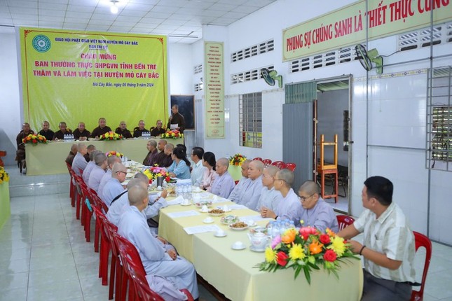 Ban Trị sự GHPGVN tỉnh đến thăm, làm việc với Ban Trị sự Phật giáo H.Mỏ Cày Bắc Ban Trị sự GHPGVN tỉnh đến thăm, làm việc với Ban Trị sự Phật giáo H.Mỏ Cày Bắc