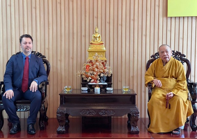 Trưởng lão Hòa thượng Thích Thiện Pháp tiếp ngài Kohdayar Marri - Ảnh: CTV Trưởng lão Hòa thượng Thích Thiện Pháp tiếp ngài Kohdayar Marri - Ảnh: CTV