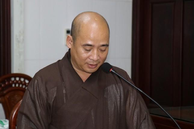 Đại đức Thích Trí Thuận trình về lịch công tác của đoàn Ban Trị sự tỉnh Đại đức Thích Trí Thuận trình về lịch công tác của đoàn Ban Trị sự tỉnh