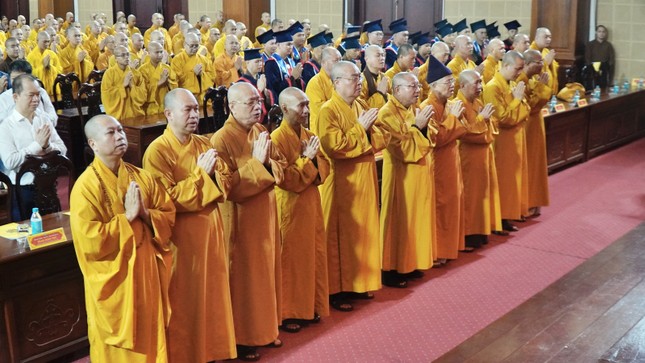 Niệm Phật cầu gia bị - chào cờ