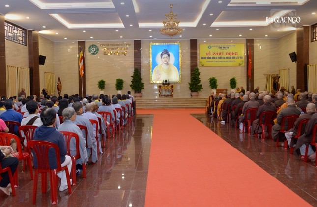 Lễ phát động ủng hộ đồng bào vũng bão lũ các tỉnh thành miền Bắc, do Ban Trị sự GHPGVN TP.HCM tổ chức tại Việt Nam Quốc Tự