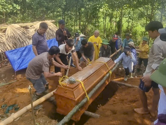 Hỗ trợ các nghi thức di quan, hạ quan trở về với đất Hỗ trợ các nghi thức di quan, hạ quan trở về với đất