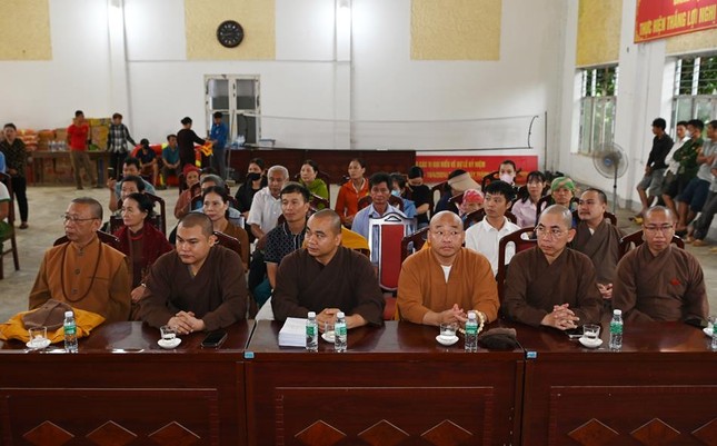 Chư tôn đức đoàn từ thiện Phân ban Phật tử dân tộc T.Ư Chư tôn đức đoàn từ thiện Phân ban Phật tử dân tộc T.Ư