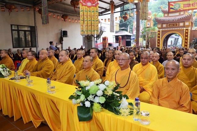 Chư tôn đức tham dự lễ tưởng niệm, cầu siêu đồng bào tử vong do thiên tai